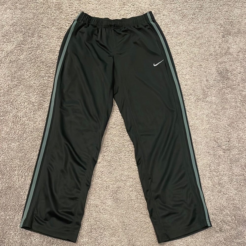 Nike men’s medium. Black sport pants.